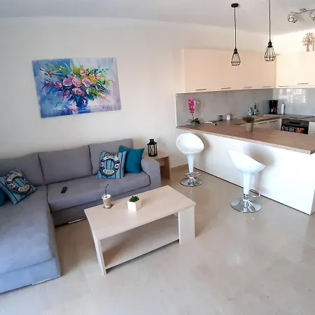 Apartment Near The With Huge Private Terrace *