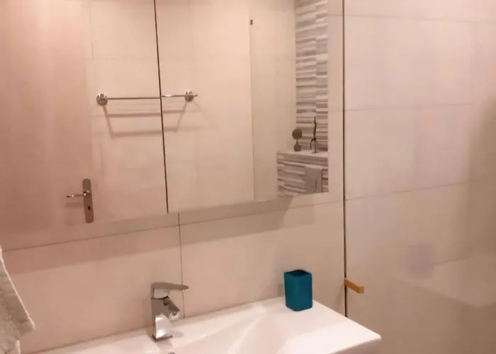 Апартаменты Near The With Huge Private Terrace Лоутраки