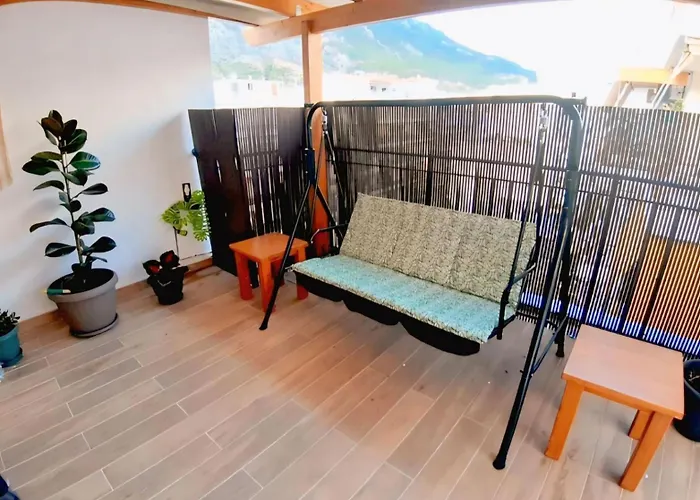 Near The With Huge Private Terrace Апартаменты